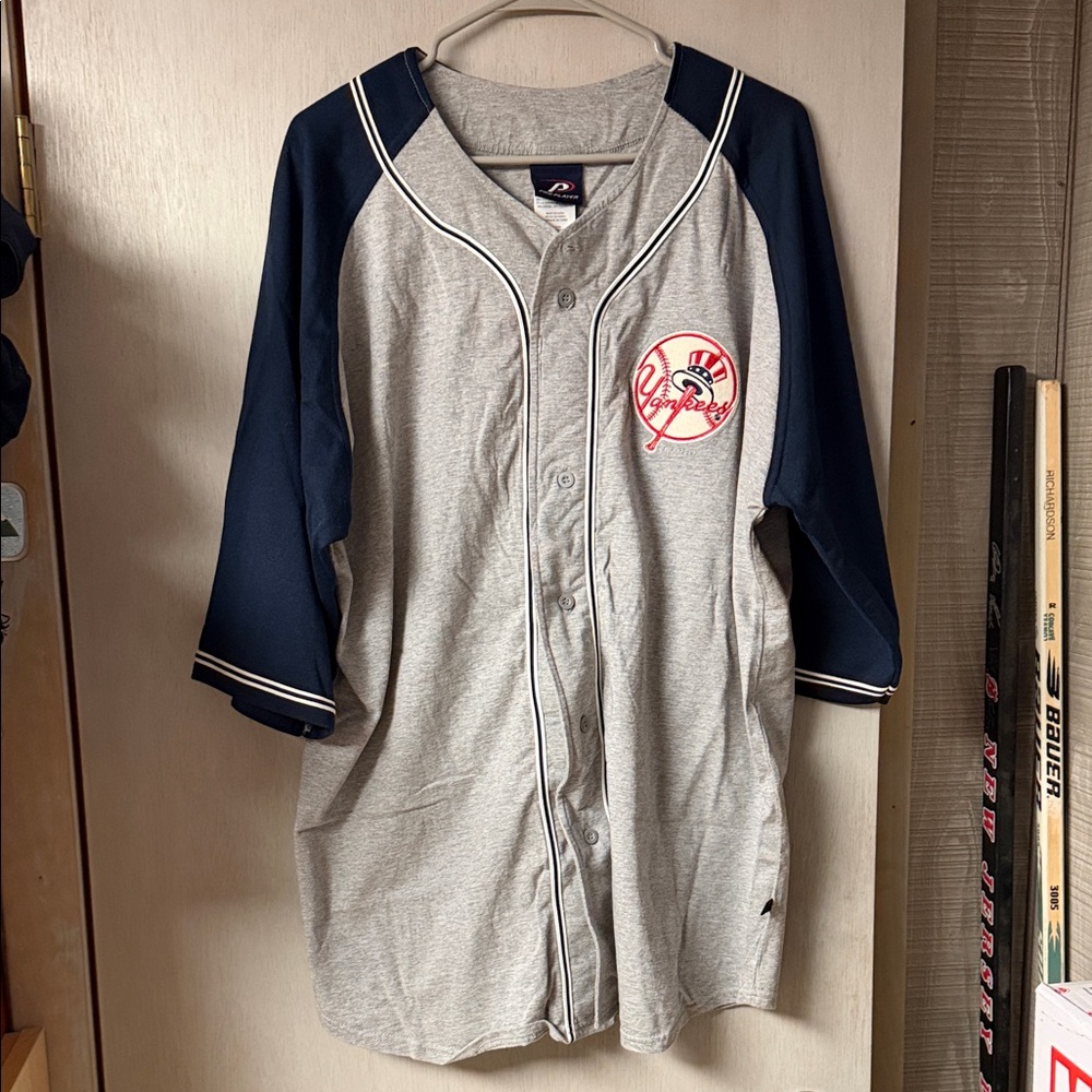 NY Yankees Button Up Fan Shirt